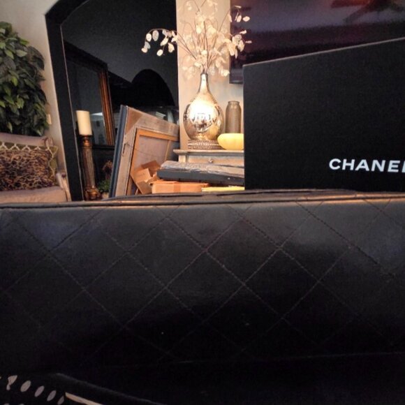 Authentic Preloved Chanel Matelasse  Lambskin Quilted XL Jumbo Single Flap - Picture 4 of 14